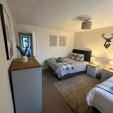 Spacious 3 Bedroom Flat Close To City Center Dalneigh Esterno foto