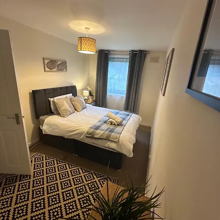 Spacious 3 Bedroom Flat Close To City Center Dalneigh Esterno foto