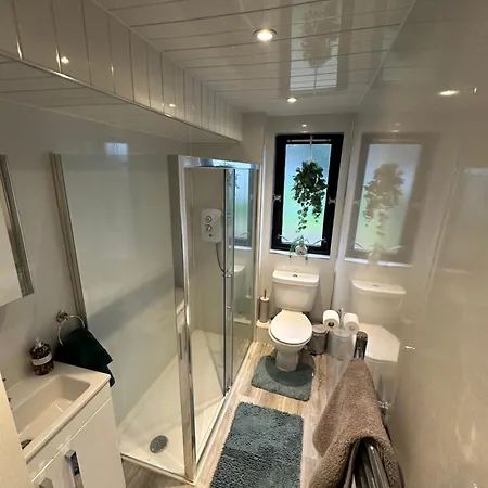 Spacious 3 Bedroom Flat Close To City Center Dalneigh Esterno foto