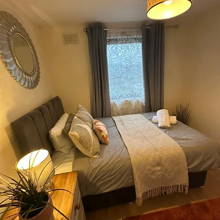 Spacious 3 Bedroom Flat Close To City Center Dalneigh Esterno foto