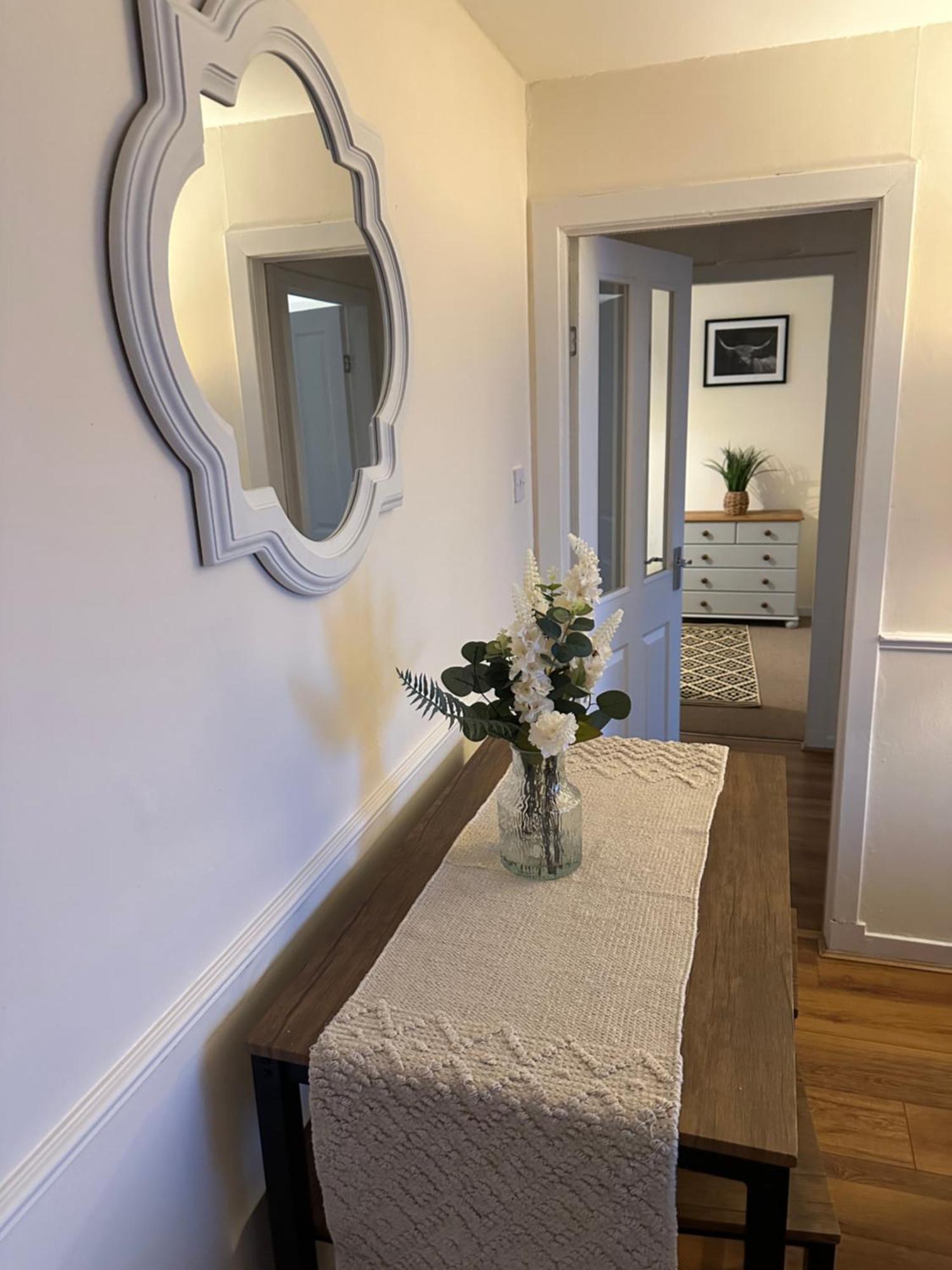 Apartment Spacious 3 Bedroom Flat Close To Center *